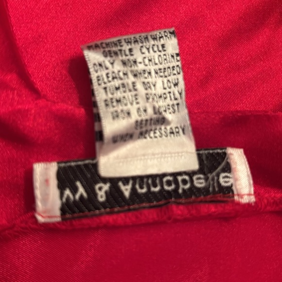 Silky red night gown - Picture 4 of 7